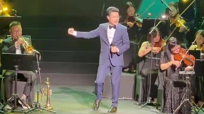 Vũ Thắng Lợi hát 'Xuân chiến khu'