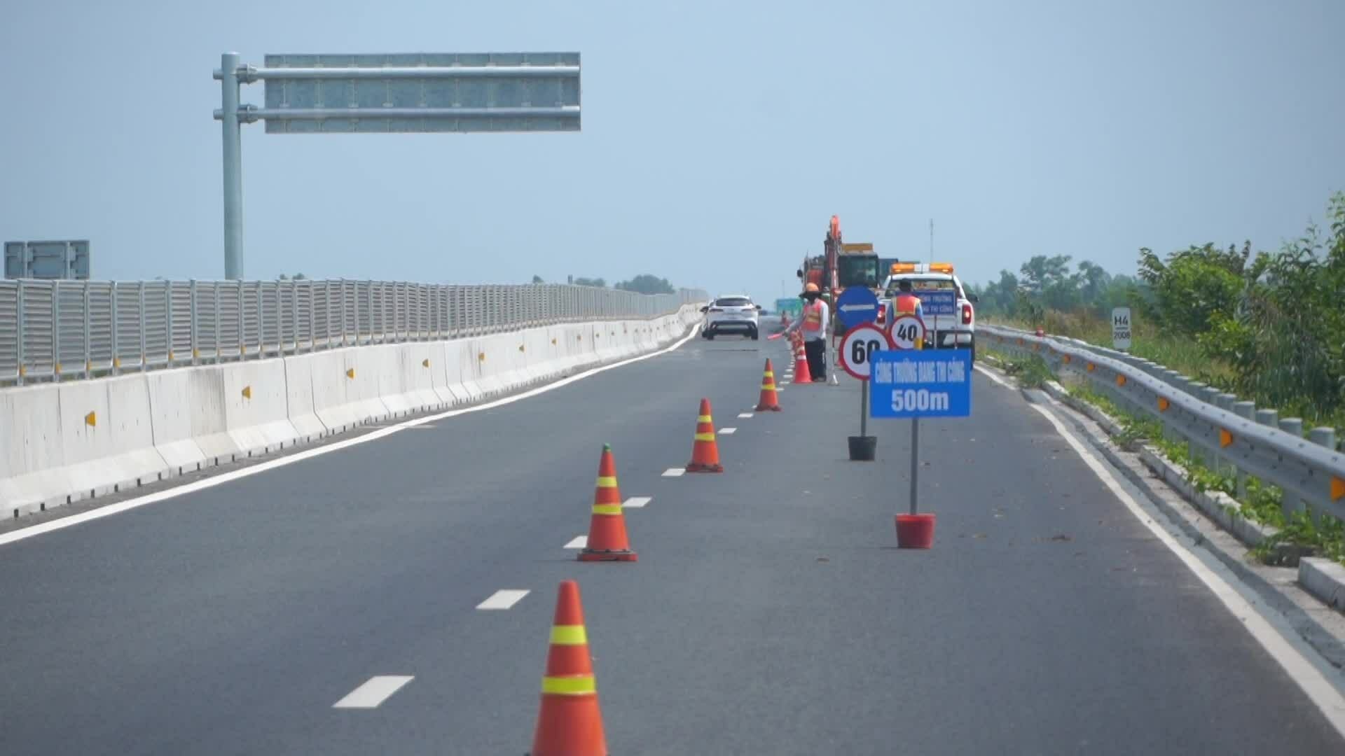 Loạt mố cầu trên cao tốc Cần Thơ - Cần Thơ bị lún