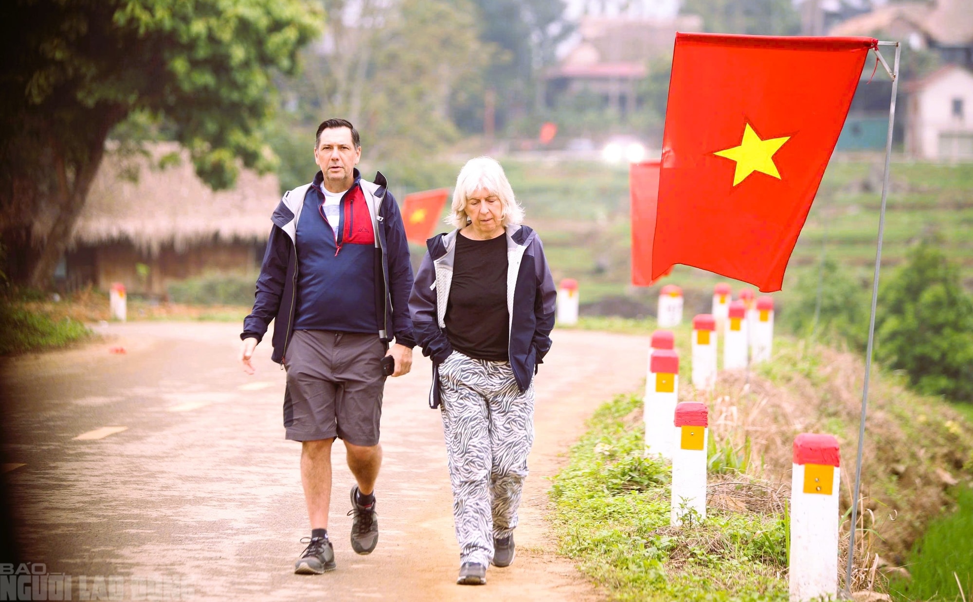 Điểm du lịch nổi tiếng ở Thanh Hóa rực rỡ cờ Tổ quốc trước ngày bầu cử - Ảnh 5.