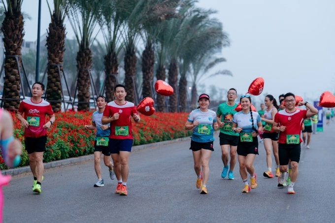 Runner tham gia sự kiện sáng 15/3. Ảnh: Ecopark