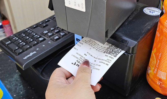 Hóa đơn được xuất tại một điểm bán lẻ. Ảnh: Phương Dung