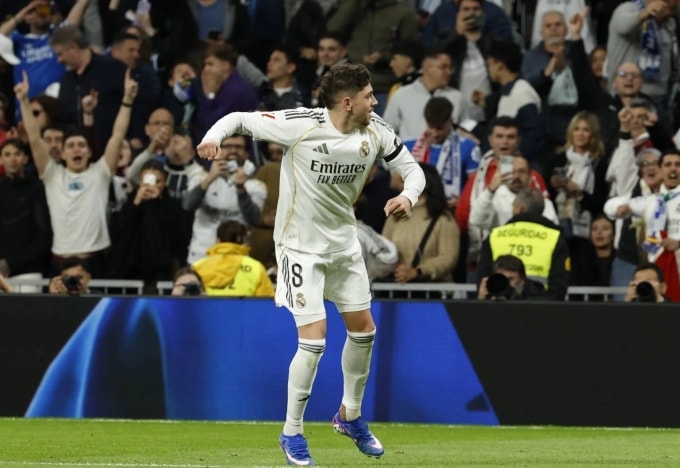 Valverde mừng bàn trong trận Real 4-1 Elche ở vòng 28 La Liga tối 14/3. Ảnh: EFE