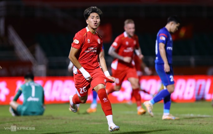 Tiền vệ Khoa Ngô mừng bàn thắng giúp CLB Công an TP HCM thắng PVF-CAND 1-0 ở vòng 16 V-League 205-2026, trên sân Thống Nhất, tối 15/3. Ảnh: Đức Đồng