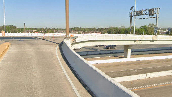 Góc cua nơi nữ tài xế lái chiếc bán tải điện gặp tai nạn vào tháng 8/2025. Ảnh: Google Maps