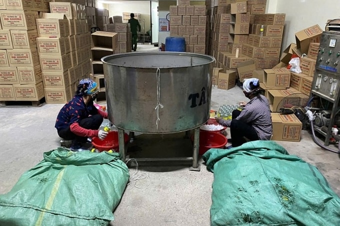 Khu vực sản xuất giấm. Ảnh: Công an cung cấp