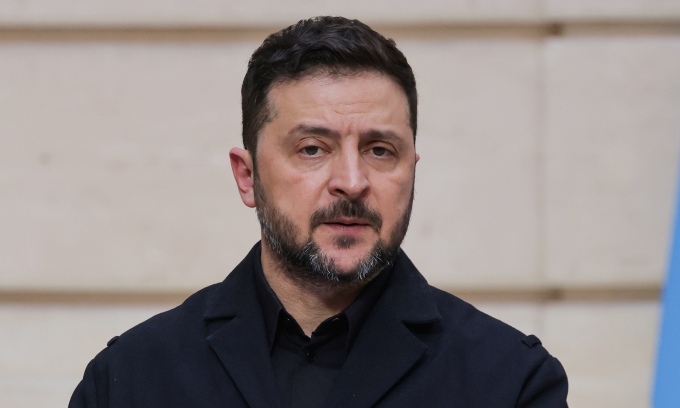 Tổng thống Ukraine Volodymyr Zelensky tại cuộc họp báo ở Paris, Pháp hôm 13/3. Ảnh: AP