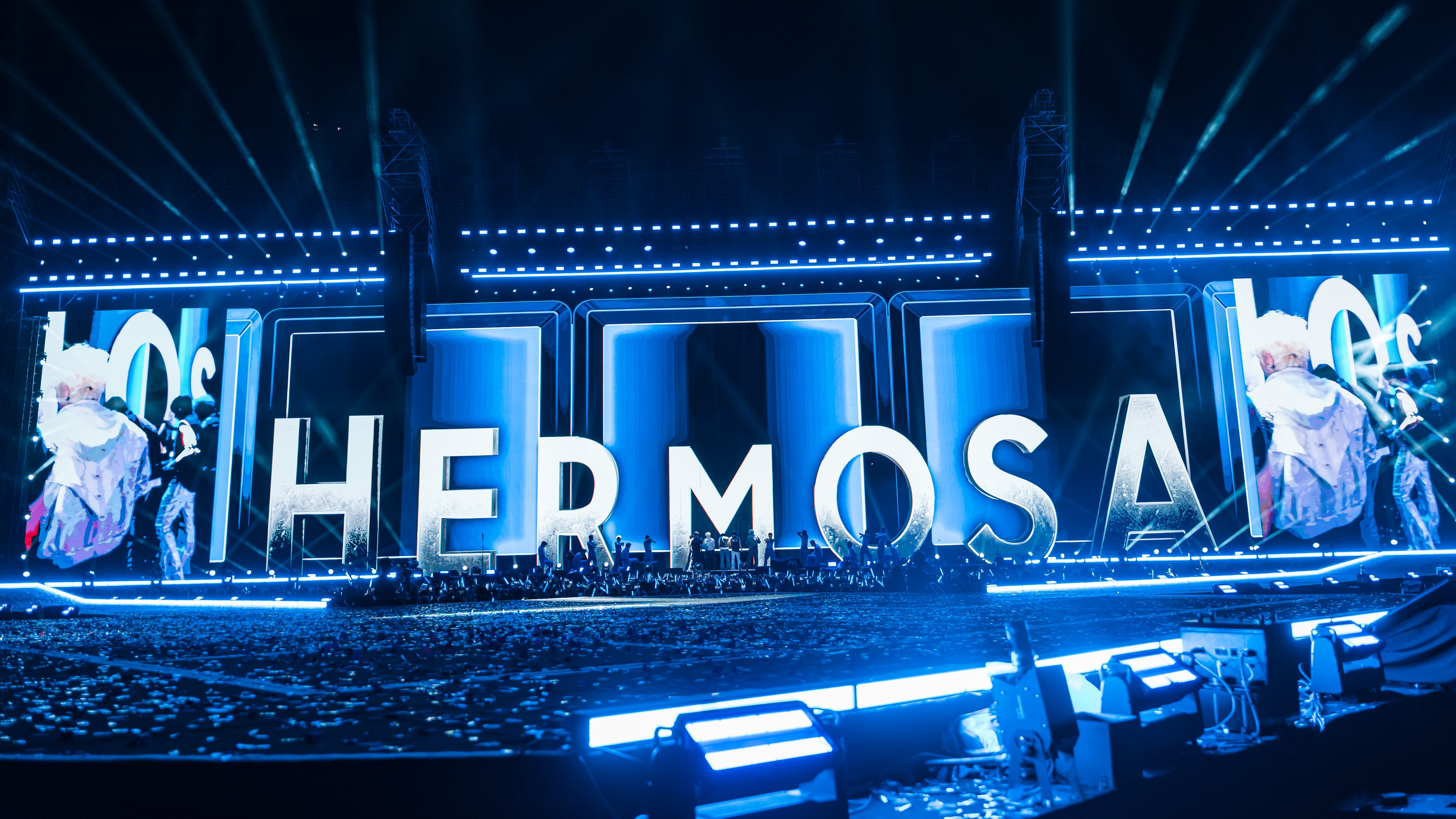 Tiết mục 'Hermosa' ở concert Anh trai say hi