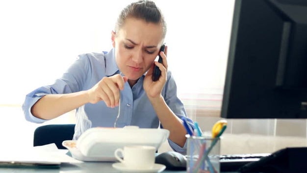 Những thói quen sinh hoạt hàng ngày nhiều người mắc phải, gây thoái hóa khớp gối sớm- Ảnh 1.