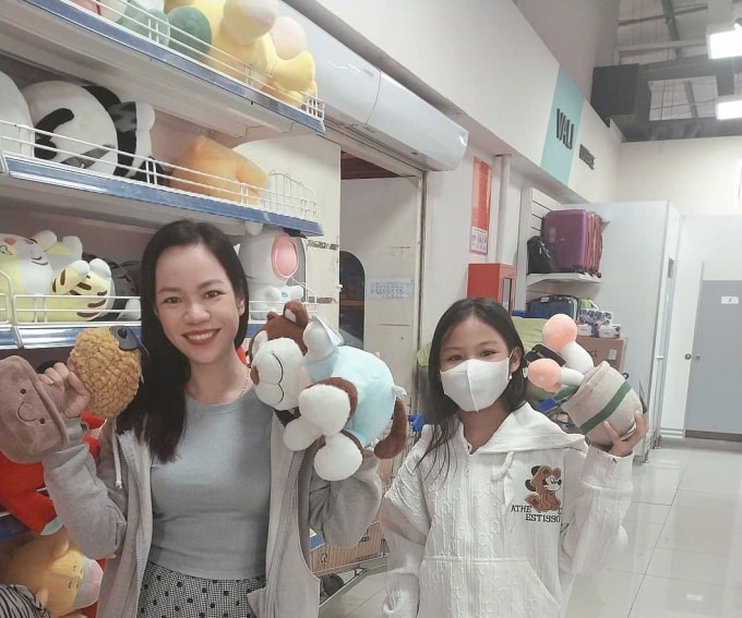 Chị Thúy và con gái trong lần chụp ảnh lưu niệm khi đi mua sắm, năm 2025. Ảnh gia đình cung cấp