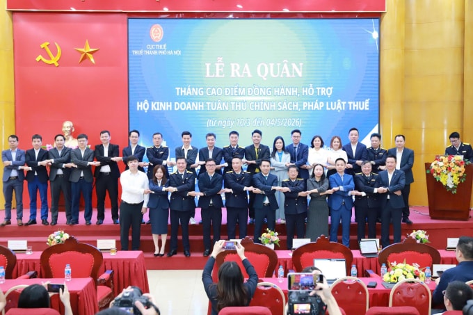 Ông Đỗ Tuấn Anh, Giám đốc Vùng Khối Khách hàng cá nhân MB, tham gia nghi thức phát động chương trình. Ảnh: MB