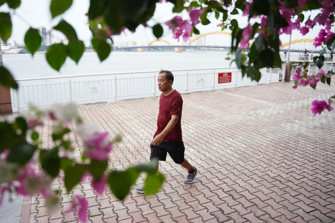 Chỉ cần tập yoga hoặc đi bộ đều đặn là đủ giúp thận khỏe. Ảnh: Nguyễn Đông