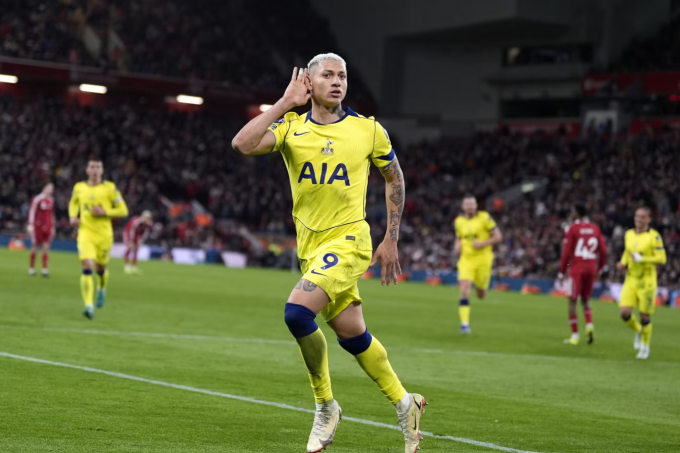 Richarlison mừng bàn gỡ hòa ở phút 90. Ảnh: PA Wire