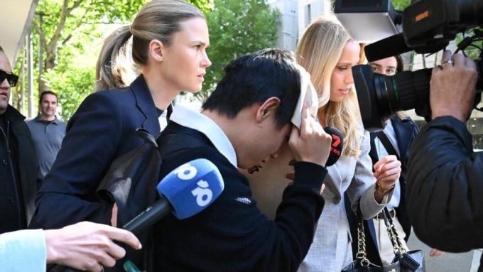 Bao Phuc Cao rời tòa ở Melborne ngày 13/3. Ảnh: Campaspe News