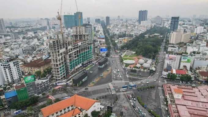 Dự án One Central HCM (trái) còn được biết đến với tên gọi Khu tứ giác Bến Thành. Ảnh: Quỳnh Trần