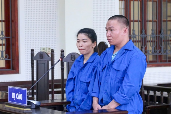 Bị cáo Thuận và Ngoạn tại tòa. Ảnh: Hùng Lê