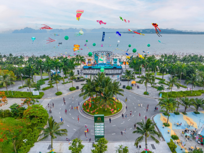 Trục phố đi bộ thương mại dẫn ra quảng trường biển và bãi tắm tại Halong Marina. Ảnh:BIM Land