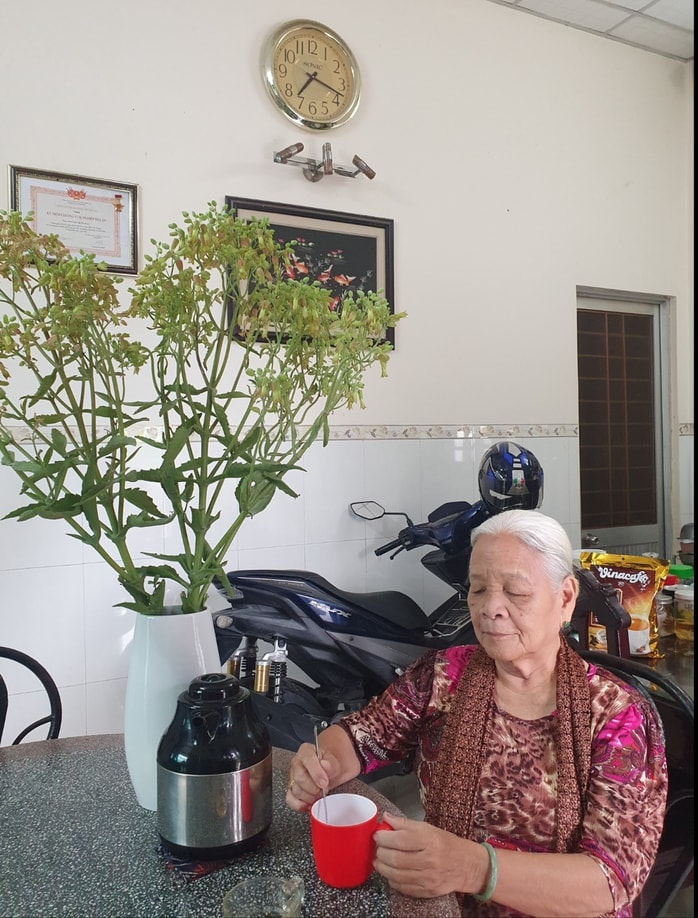 Ly cà phê của má - Ảnh 1.