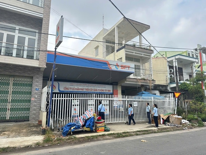 Tây Ninh phát hiện một số trường hợp vi phạm trong kinh doanh xăng dầu - Ảnh 1.