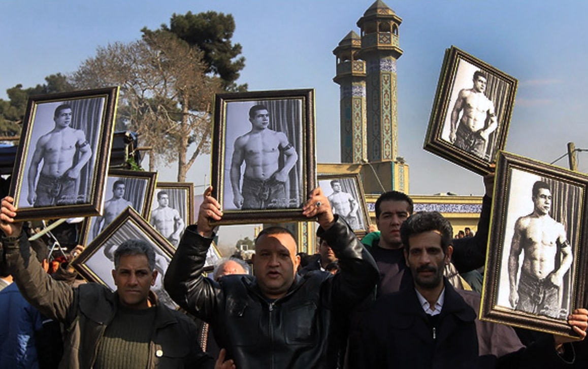 Lễ tưởng niệm 45 năm ngày mất của Gholamreza Takhti năm 2013 được tổ chức tại nghĩa trang Ibn-e Babouyeh ở phía nam Tehran, nơi ông được an táng. (Nguồn: Mehr News)