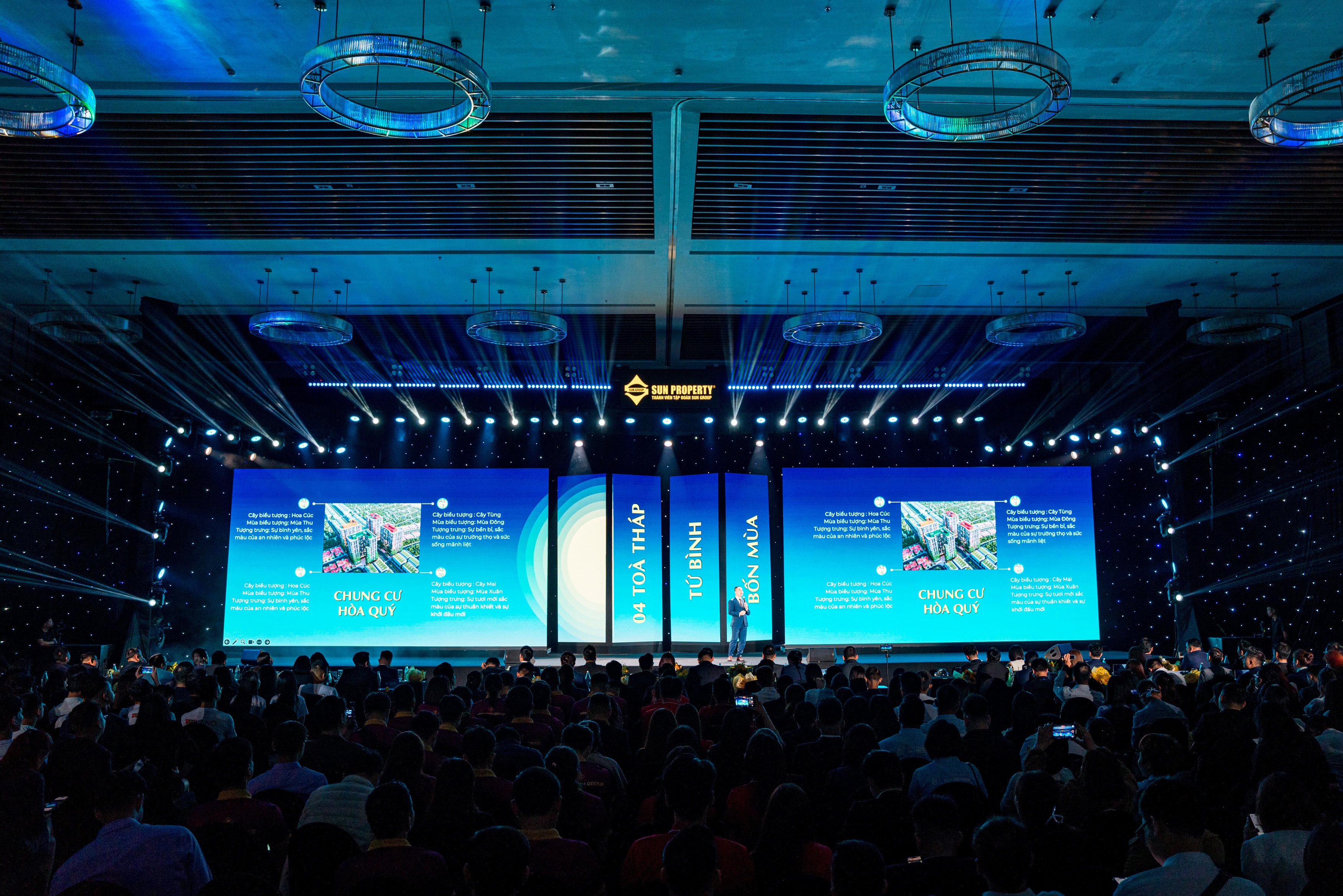 Đại diện Sun Property thuyết trình về các dự án tại sự kiện.