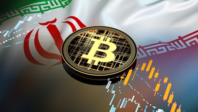 Biểu trưng của Bitcoin đặt trước quốc kỳ Iran. Ảnh minh họa: Fox News