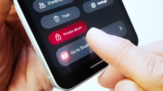 Tính năng Private Album trên điện thoại Samsung. Ảnh: XFix/YouTube