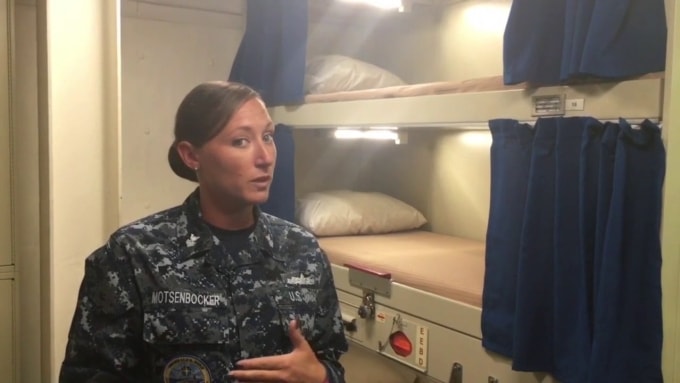 Giường tầng cho các thủy thủ trên tàu sân bay USS Gerald R. Ford. Ảnh: 13News