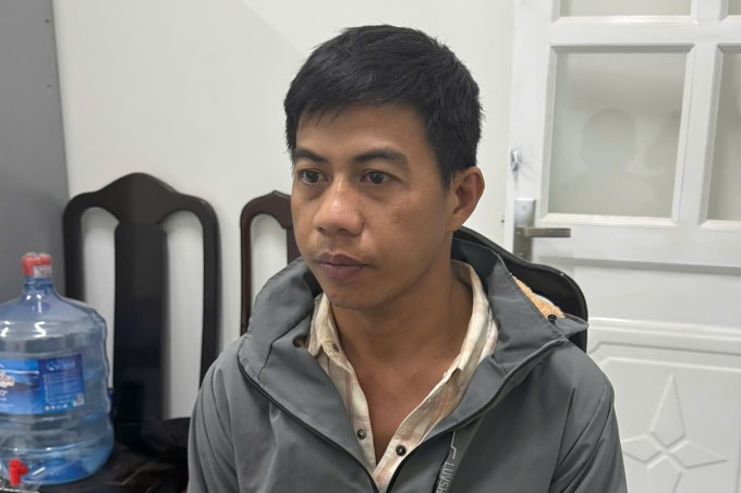 Huỳnh Nhơn tại cơ quan điều tra. Ảnh: Ngọc Oanh