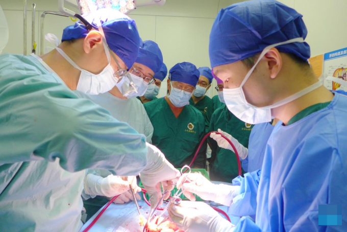 Một ca ghép tạng tại Bệnh viện Thực hành số 1 thuộc Đại học Tôn Trung Sơn ở Quảng Châu, tỉnh Quảng Đông, Trung Quốc, tháng 12/2023. Ảnh: Xinhua