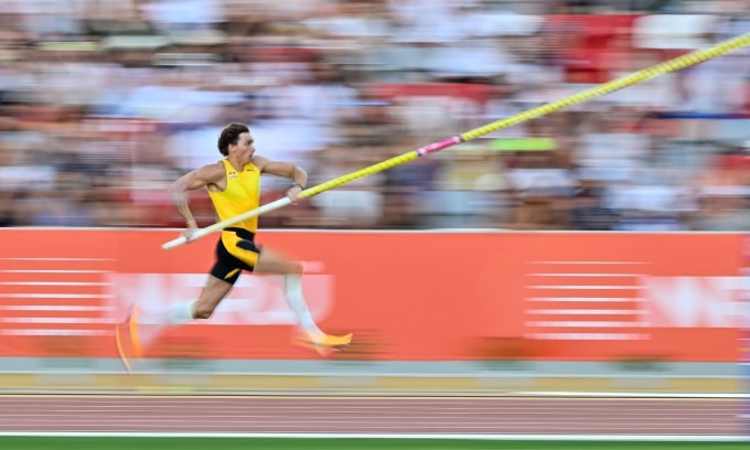 Duplantis có sải chân và nhịp chân vào diện tốt nhất trong giới nhảy sào. Ảnh: AP