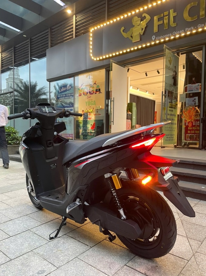 Phần đuôi xe tạo điểm nhấn với đèn báo rẽ tích hợp chắn bùn giống các mẫu xe thể thao. Ảnh: Tuấn Vũ