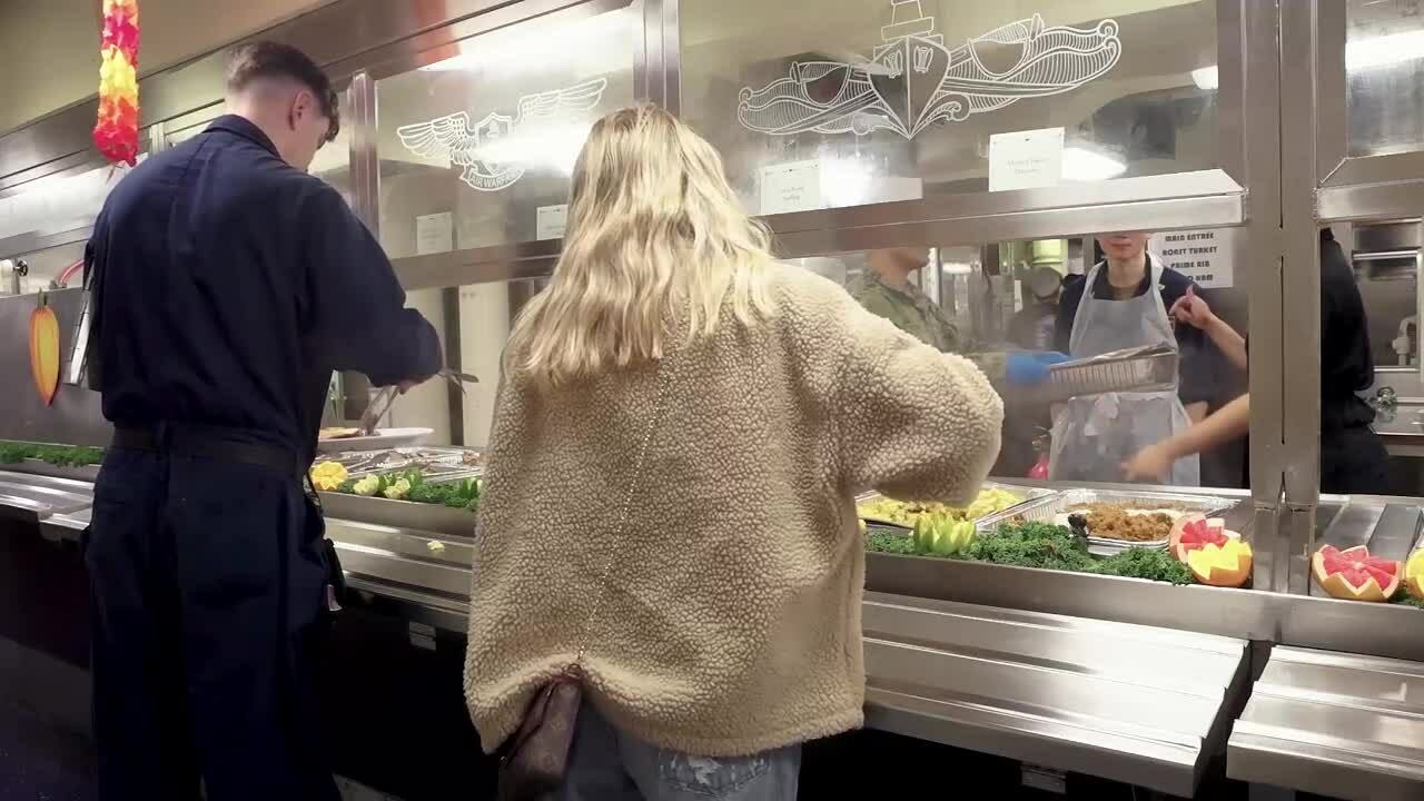 Cuộc sống của thủy thủ đoàn trên chiến hạm Ford