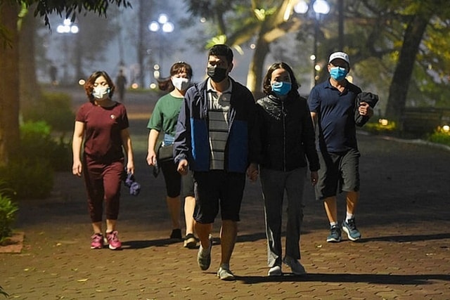 Lợi ích của việc đi bộ sau bữa ăn tối - Ảnh 3.