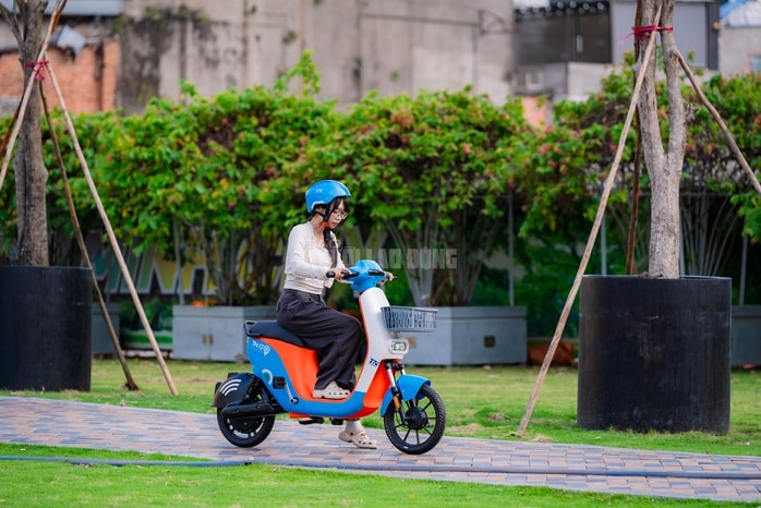 VIDEO: Thích thú chạy quanh trung tâm TPHCM với xe đạp điện miễn phí - Ảnh 3.