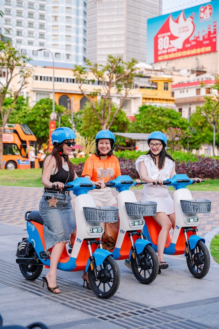 VIDEO: Thích thú chạy quanh trung tâm TPHCM với xe đạp điện miễn phí - Ảnh 6.