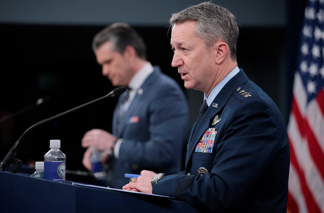 Tướng Dan Caine chia sẻ chi tiết về các hoạt động quân sự gần đây của Mỹ tại Iran. (Nguồn: Reuters)