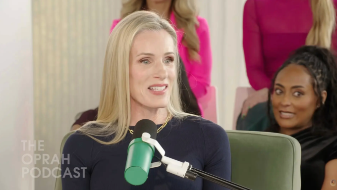 Kristin Cabot, cựu Giám đốc nhân sự công ty công nghệ Astronomer, trong cuộc phỏng vấn với Oprah Winfrey giữa tháng 3/2026. Ảnh: Oprah Winfrey