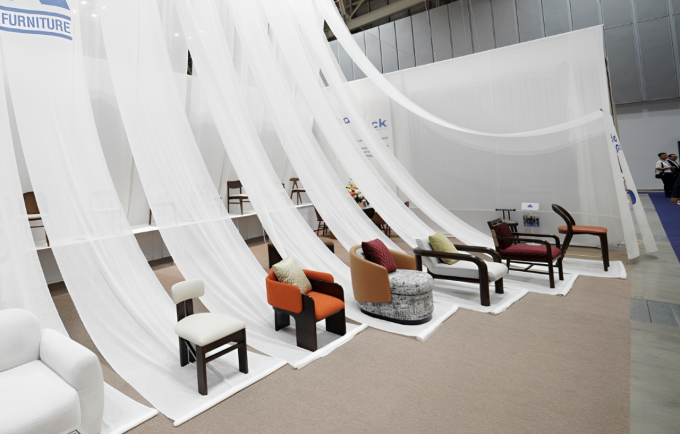 Gian hàng trưng bày của một doanh nghiệp gỗ nội thất nội địa tại HawaExpo 2026. Ảnh: Hawa