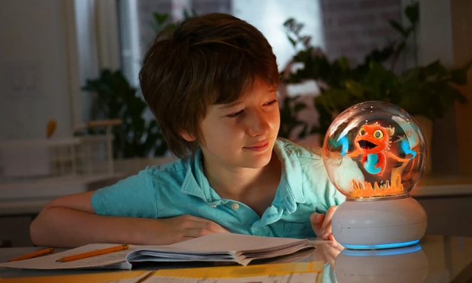 AI Crystal Ball chạy trên BuddyOS là một trong những sản phẩm đồ chơi được bán chạy tại Mỹ mùa Giáng sinh 2025. Ảnh: Artificial Imagery Products