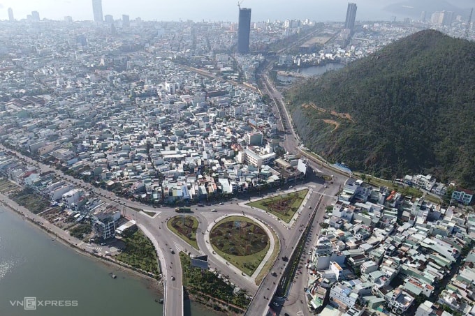 Ngã năm Đống Đa - Hoa Lư, cửa ngõ vào trung tâm Quy Nhơn. Ảnh: Trần Hóa