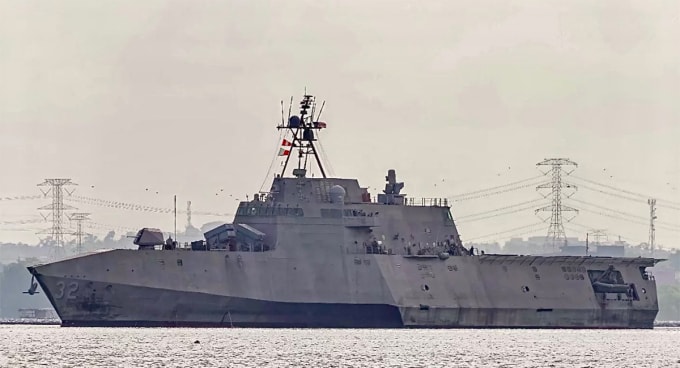 Tàu tác chiến ven biển USS Santa Barbara tại Singapore ngày 18/3. Ảnh: X/Warship Cam