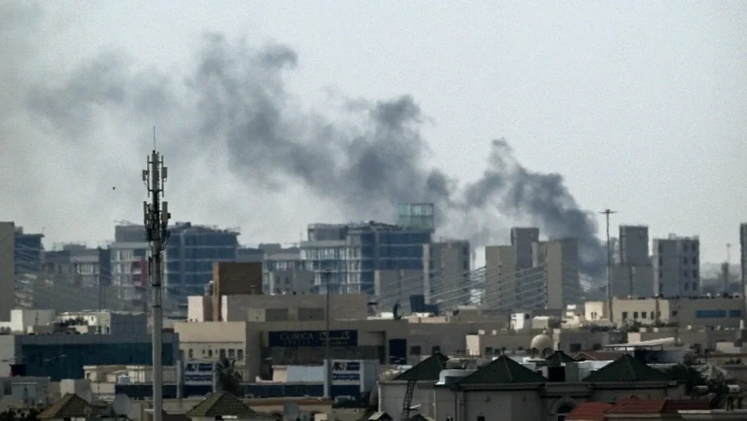 Khói bốc lên từ các tòa nhà ở thủ đô Doha của Qatar hôm 5/3. Ảnh: AFP