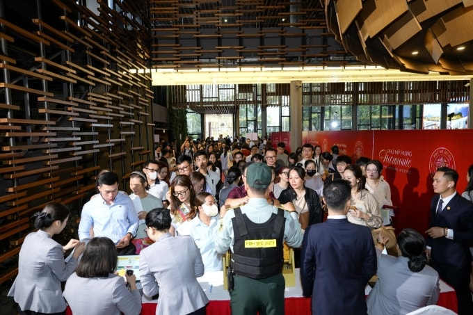 Gần 1.000 khách hàng tham gia rút thăm dự án Phú Mỹ Hưng Harmonie đợt đầu. Ảnh: Phú Mỹ Hưng