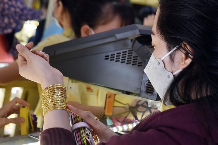 Giá vàng hôm nay, 19-3: Vàng thế giới giảm sâu 183 USD - Ảnh 1. Giá vàng hôm nay, 19-3: Vàng thế giới giảm sâu 183 USD - Ảnh 1.