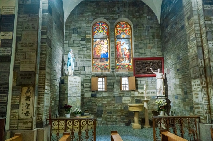 VIDEO: Cận cảnh thánh giá nặng 400kg trên đỉnh Nhà thờ Đức Bà - Ảnh 15.