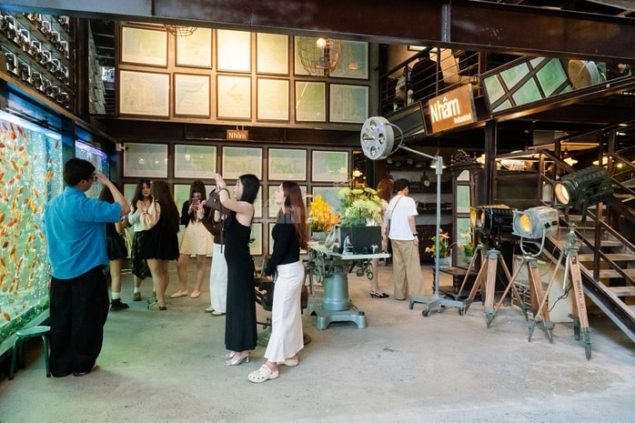 VIDEO: Trải nghiệm in hình lên ly nước khiến giới trẻ thích thú - Ảnh 5.