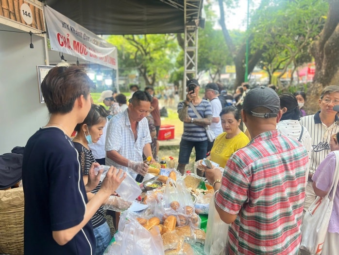 Việt Hương quảng bá bánh mì tại lễ hội bánh mì Việt Nam lần thứ 4 năm 2026 - Ảnh 1.