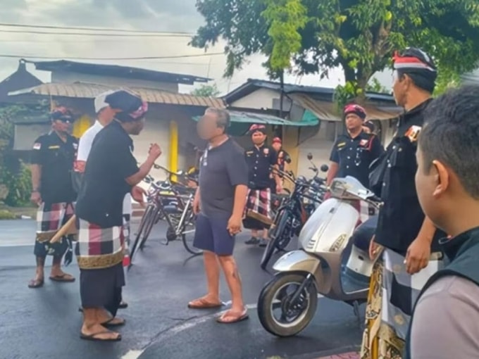 Karl Adolf Amrhein khi bị bắt. Ảnh: News Au