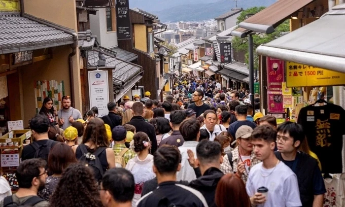 Khách du lịch tại Kyoto. Ảnh: Mixology