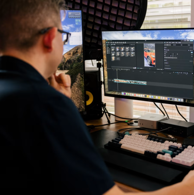 Thay vì đến các hãng xem xe, Tomi Mikula thường thu thập thông tin qua internet và đàm phán qua điện thoại. Ảnh: Angela Owens/WSJ